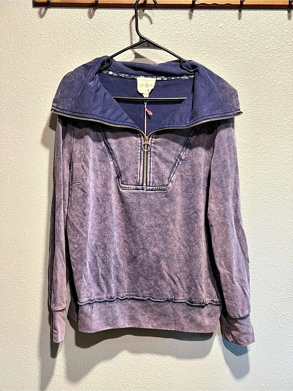 umgee Pullover Hoodie in Purple Size Medium